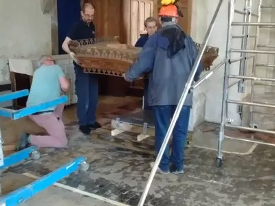 Pulpit canopy almost down!